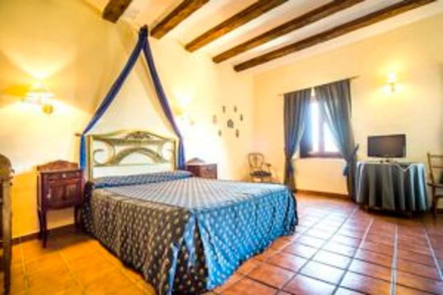 La Hosteria De Оропеса Экстерьер фото
